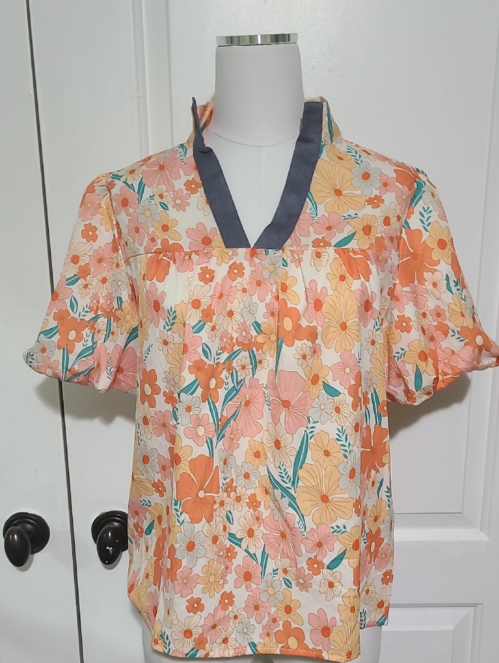 NWOT Colorful Multicolor Floral Puff Sleeve Blouse